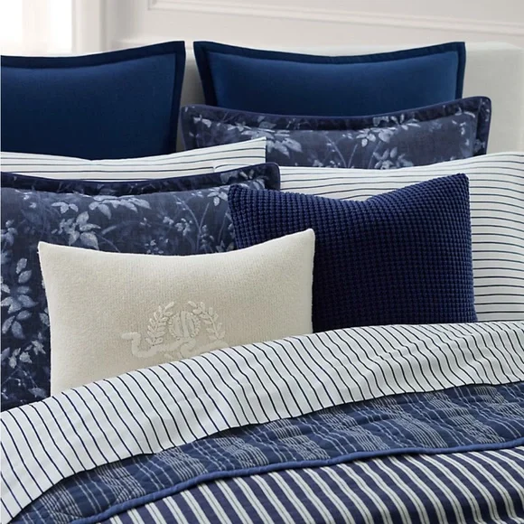 Ralph Lauren  Caterina king duvet and 2 shams set - Picture 2 of 6